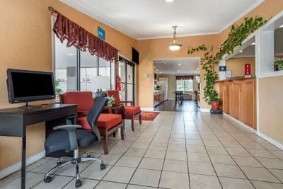 Photo 4 - Econo Lodge Oxford near Choccolocco Park