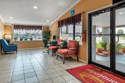 Photo 4 - Econo Lodge Oxford near Choccolocco Park