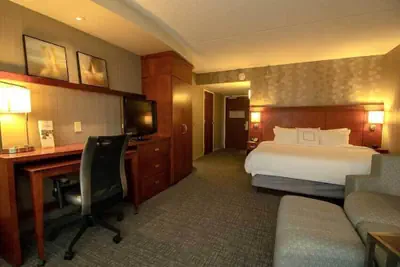 Photo 2 - The Columbus Hilliard Hotel