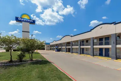 Photo 2 - Days Inn by Wyndham Temple