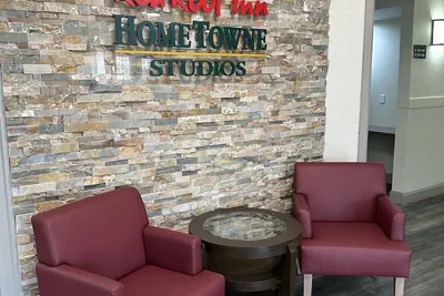 Photo 5 - HomeTowne Studios by Red Roof Richmond, VA - W Broad St