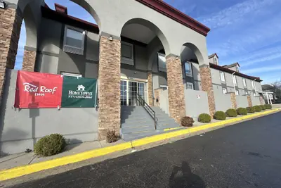 Photo 2 - HomeTowne Studios by Red Roof Richmond, VA - W Broad St