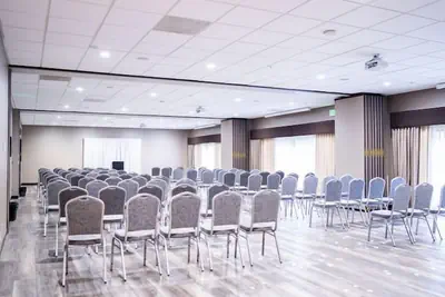 Photo 3 - Holiday Inn Salem by IHG