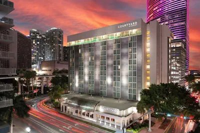 Photo 2 - Courtyard by Marriott Miami Downtown