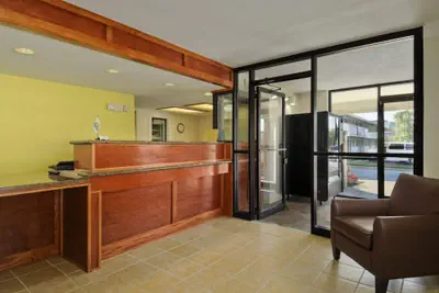 Photo 3 - Days Inn by Wyndham Overland Park/Metcalf/Convention Center