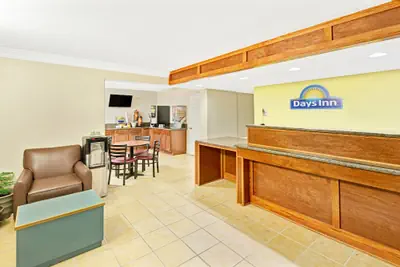 Photo 2 - Days Inn by Wyndham Overland Park/Metcalf/Convention Center