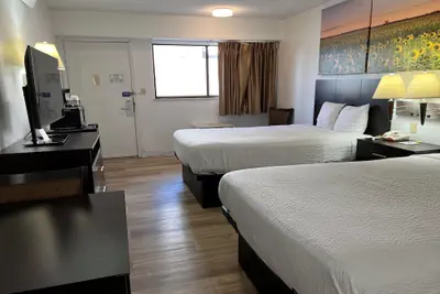 Photo 5 - Days Inn by Wyndham Overland Park/Metcalf/Convention Center