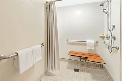 Photo 4 - Days Inn by Wyndham Overland Park/Metcalf/Convention Center