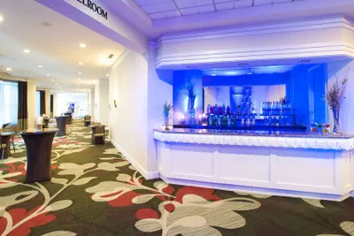 Photo 3 - Hilton Minneapolis-St. Paul Airport