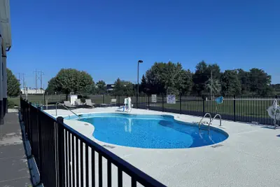 Photo 2 - Florence Inn and Suites