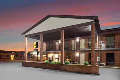Photo 2 - Super 8 by Wyndham Sandusky