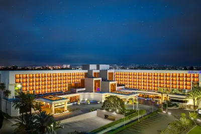Photo 2 - Hilton Orange County/Costa Mesa