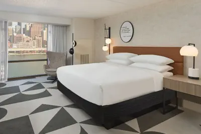 Photo 2 - Sheraton Pittsburgh Hotel at Station Square