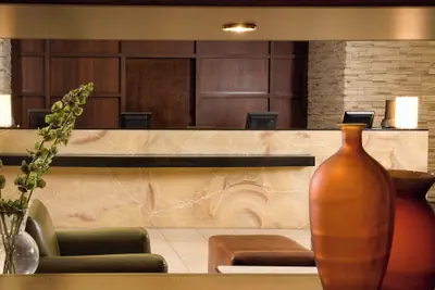Photo 4 - Courtyard by Marriott Los Angeles - Sherman Oaks