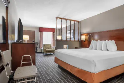 Photo 5 - SureStay Plus Hotel by Best Western Greenwood