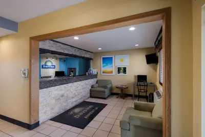Photo 3 - Days Inn by Wyndham Ankeny - Des Moines