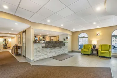 Photo 4 - Comfort Inn & Suites East Hartford - Hartford