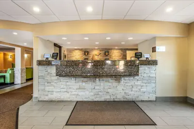 Photo 3 - Comfort Inn & Suites East Hartford - Hartford