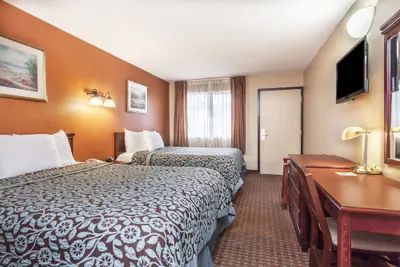 Photo 3 - Red Carpet Inn