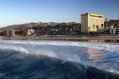 Photo 2 - Crowne Plaza Ventura Beach by IHG