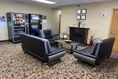 Photo 2 - Days Inn by Wyndham Staunton