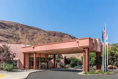 Photo 2 - Quality Suites Moab near Arches National Park