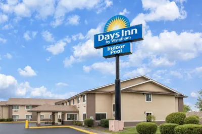 Photo 2 - Days Inn by Wyndham Topeka