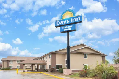 Photo 2 - Days Inn by Wyndham Topeka