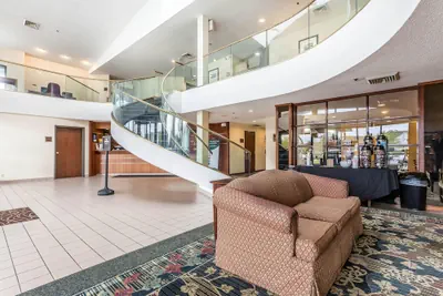 Photo 5 - Comfort Inn Cleveland Airport