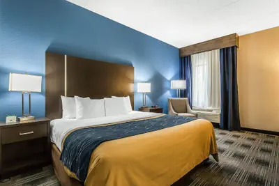 Photo 2 - Comfort Inn Cleveland Airport