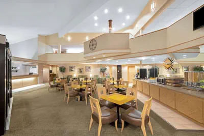 Photo 3 - La Quinta Inn & Suites by Wyndham Salt Lake City - Layton