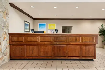 Photo 3 - Days Inn by Wyndham Lexington