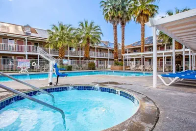 Photo 2 - Clarion Inn Near China Lake Naval Station