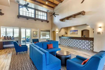 Photo 4 - Comfort Inn & Suites Orange County John Wayne Airport