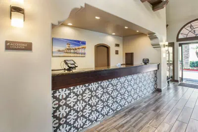 Photo 3 - Comfort Inn & Suites Orange County John Wayne Airport
