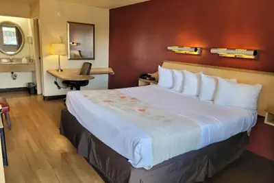 Photo 2 - Red Oak Inn Detroit - Southfield