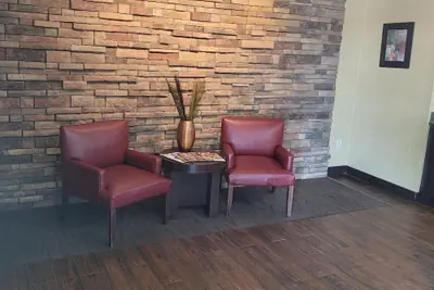 Photo 4 - Red Oak Inn Detroit - Southfield