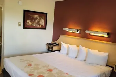 Photo 5 - Red Oak Inn Detroit - Southfield