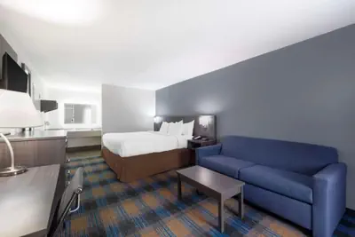 Photo 4 - Downtown Inn & Studio Suites