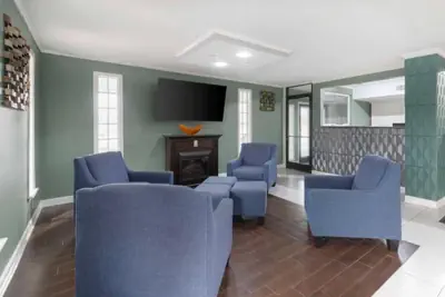 Photo 2 - Downtown Inn & Studio Suites