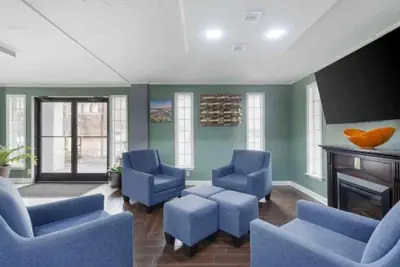Photo 3 - Downtown Inn & Studio Suites