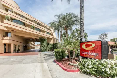 Photo 2 - Econo Lodge Inn & Suites Riverside - Corona