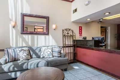 Photo 5 - Econo Lodge Inn & Suites Riverside - Corona