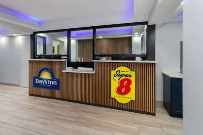 Photo 3 - Days Inn by Wyndham Baltimore Northwest