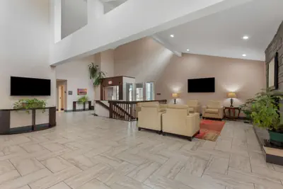 Photo 4 - Best Western University Inn