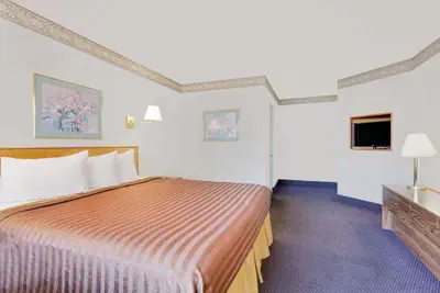 Photo 4 - Travelodge by Wyndham Page, View of Lake Powell