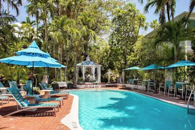 Photo 2 - The Gardens Hotel
