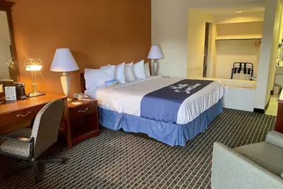 Photo 5 - Days Inn by Wyndham Morehead