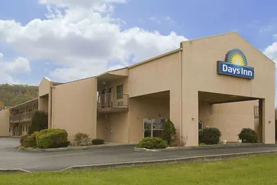 Photo 2 - Days Inn by Wyndham Morehead