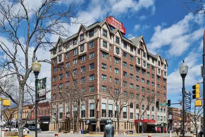 Photo 2 - Hotel Alex Johnson Rapid City, Curio Collection by Hilton